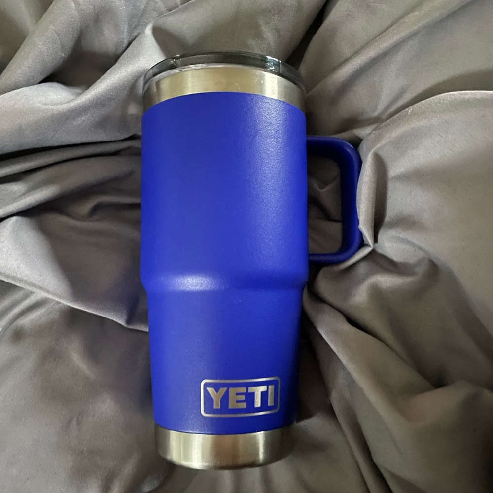 Yeti Rambler 20oz Travel Mug with Stronghold Lid